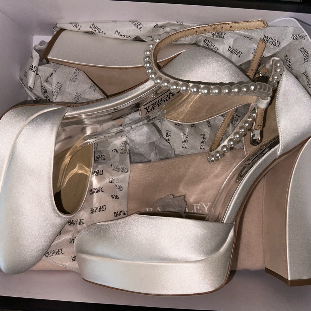 New in box! badgley Mishka bridal pumps! Usually sold out